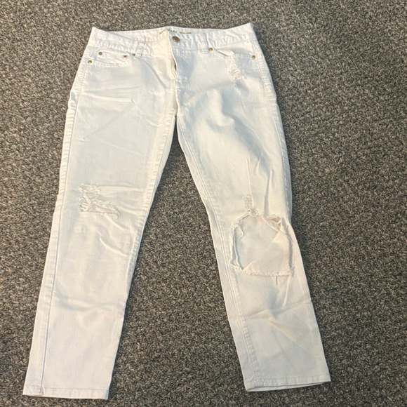 MK Stylish White Distressed Cropped Jeans - Picture 1 of 6